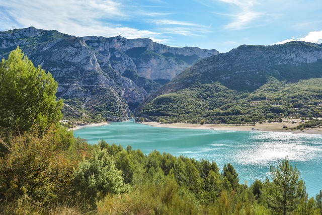 Opdag Lac de Sainte Croix: Krystalklart vand og fantastiske omgivelser venter på dig!